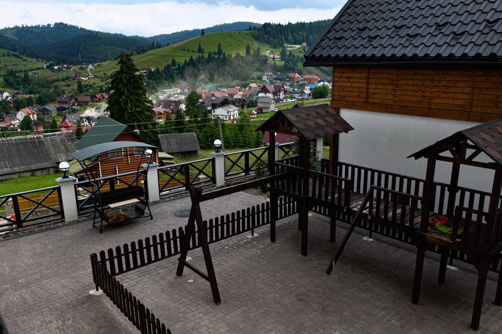 Svoi Hotel Palyanytsya Exterior foto